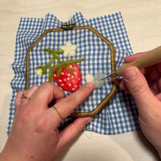 Berry Sweet Painting With Wool DIY Kit